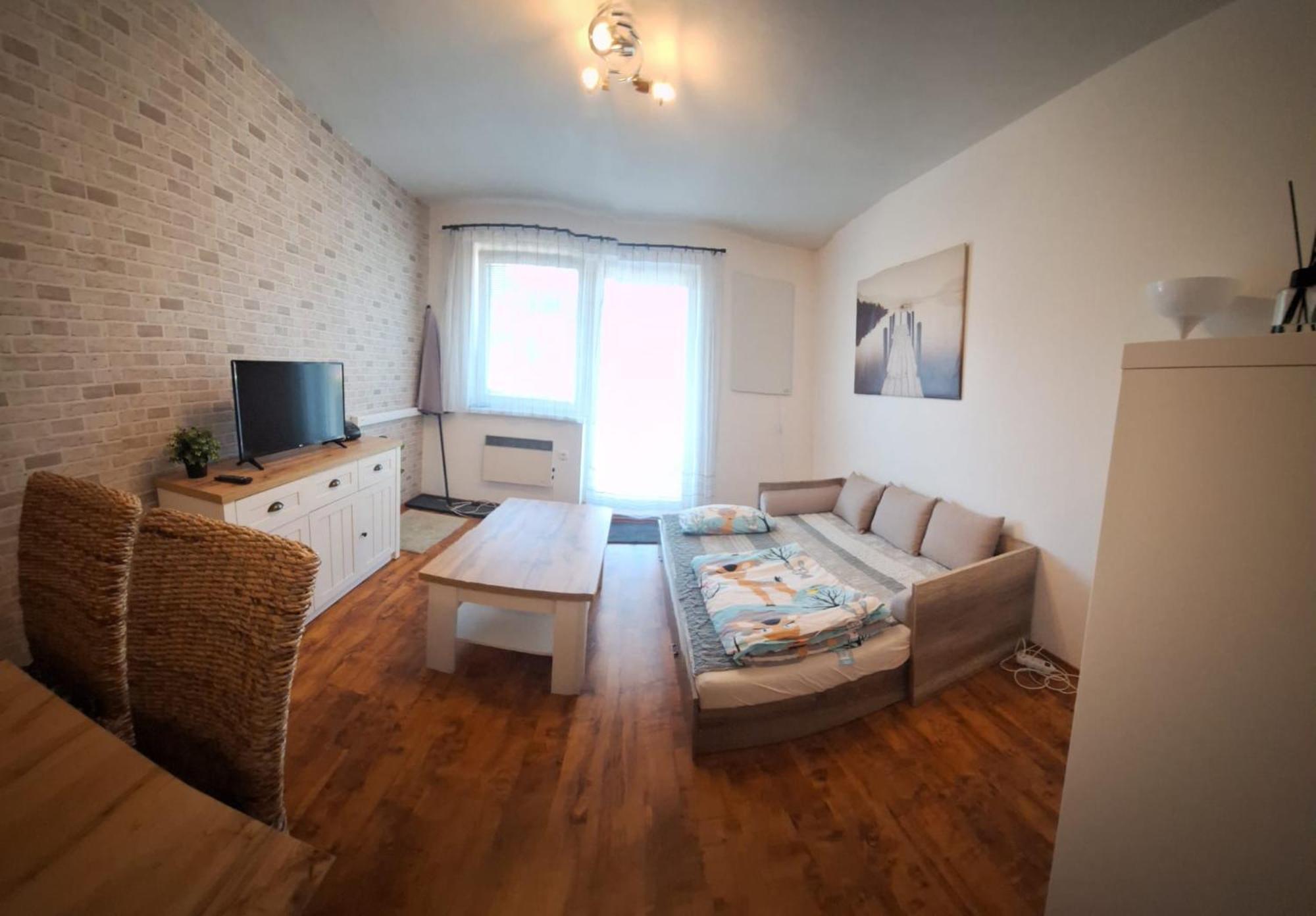 Apartman S Terasou Ócsad Kültér fotó